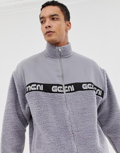 Спортивная oversize-куртка из искусственного меха с принтом на ленте ASOS DESIGN - Серый