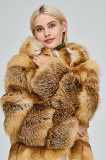 Шуба из меха лисы