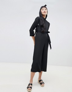 Черный комбинезон с поясом Monki - Черный