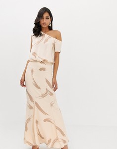 Атласное платье макси на одно плечо с принтом ASOS DESIGN - Бежевый