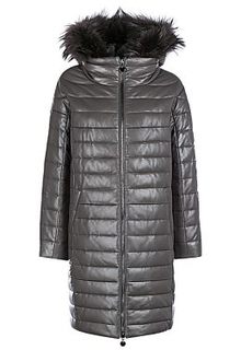 Утепленное кожаное пальто с капюшоном и отделкой мехом енота La Reine Blanche