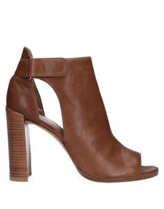 Полусапоги и высокие ботинки Stuart Weitzman