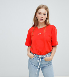 Красная футболка бойфренда с логотипом-галочкой Nike эксклюзивно для ASOS - Красный