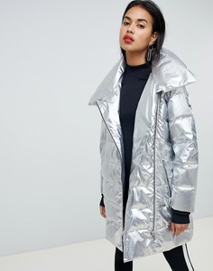 Удлиненная дутая куртка с эффектом металлик Armani Exchange - Серебряный