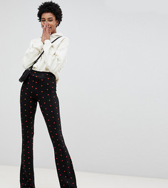 Расклешенные брюки с принтом сердец ASOS DESIGN Tall - Мульти
