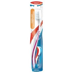 Зубная щетка Aquafresh Clean &