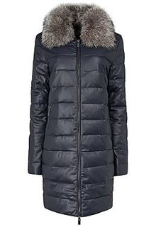 Утепленное пальто из экокожи с отделкой мехом лисы La Reine Blanche