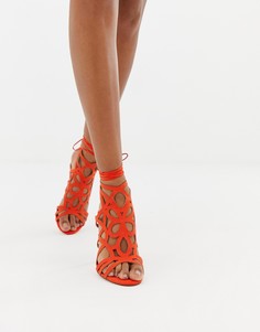 Босоножки кораллового цвета на каблуке с отделкой в виде решетки Miss Selfridge - Черный
