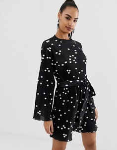 Плиссированное платье в горошек с поясом ASOS DESIGN - Мульти