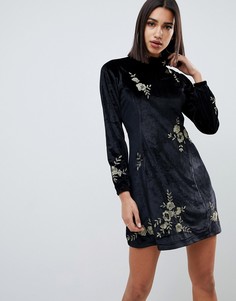 Бархатное платье с высоким воротом и вышивкой ASOS DESIGN - Черный