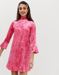 Бархатное платье с расклешенными рукавами Monki - Розовый