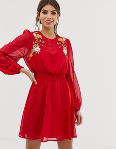 Короткое приталенное платье с вышивкой ASOS DESIGN - Красный