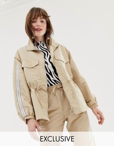 Oversize-куртка в стиле милитари с затягивающимся шнурком Monki - Бежевый
