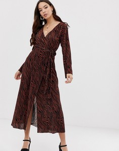 Плиссированное платье макси с запахом и тигровым принтом ASOS DESIGN - Мульти