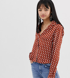 Атласная блузка в горошек с отложным воротником Glamorous Petite - Красный