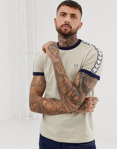Светло-бежевая футболка с окантовкой Fred Perry Sports Authentic - Светло-бежевый