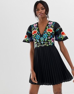 Плиссированное платье мини с вышивкой ASOS DESIGN - Черный