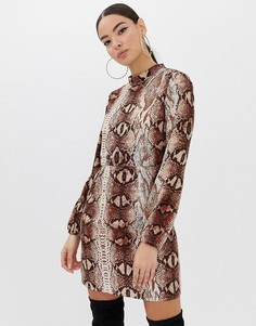 Шифоновое платье мини с высоким воротом и змеиным принтом Boohoo - Мульти