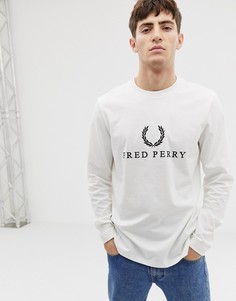 Белый лонгслив с вышивкой Fred Perry - Белый