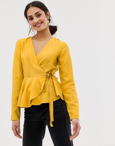Лонгслив с запахом и баской из ткани с добавлением льна ASOS DESIGN - Желтый