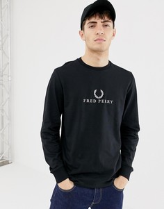 Черный лонгслив с вышивкой Fred Perry - Черный