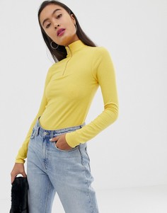 Желтый топ с высоким воротом на молнии New Look - Желтый