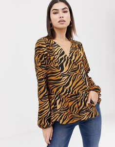Oversize-лонгслив с баской, пуговицами и тигровым принтом ASOS DESIGN - Мульти