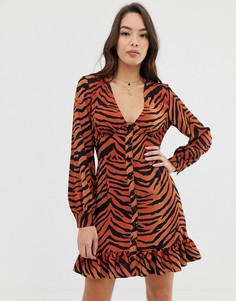 Короткое приталенное платье на пуговицах с тигровым принтом ASOS DESIGN - Мульти