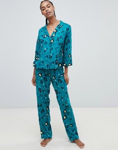 Пижамный комплект с брюками с леопардовым принтом ASOS DESIGN - Зеленый