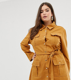 Платье горчичного цвета в стиле милитари с контрастной строчкой PrettyLittleThing Plus - Коричневый