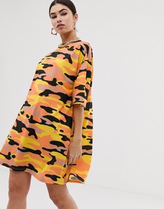Платье-футболка с камуфляжным принтом ASOS DESIGN - Мульти