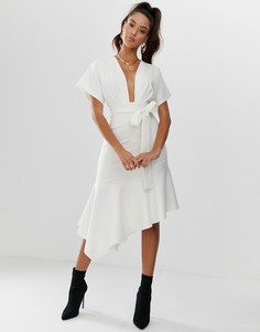 Платье миди с глубоким V-образным вырезом и оборкой ASOS DESIGN - Белый