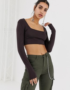 Кроп-топ шоколадного цвета с длинными рукавами и квадратным вырезом PrettyLittleThing - Коричневый