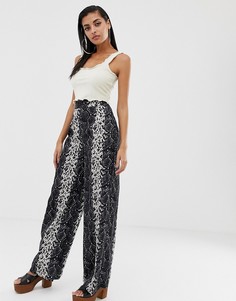 Широкие брюки с принтом под кожу змеи Boohoo - Мульти