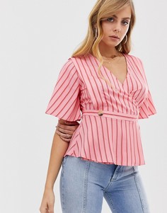 Розовый топ с запахом в красную полоску с пуговицей Boohoo - Розовый