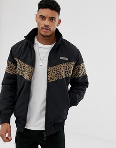 Черная куртка с флисовыми вставками с леопардовым принтом Bershka - Черный