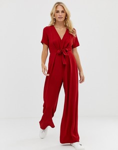 Комбинезон с V-образным вырезом и завязкой спереди ASOS DESIGN - Красный