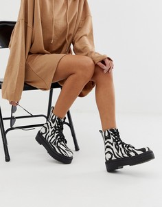 Ботинки с зебровым принтом на шнуровке ASOS DESIGN Attitude - Мульти