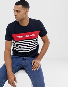 Темно-синяя футболка с контрастным логотипом-полоской на груди Tommy Hilfiger - Темно-синий