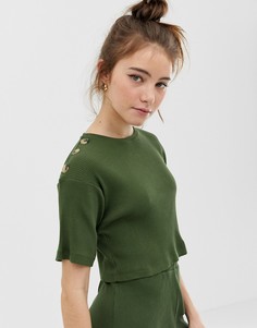 Комбинируемая свободная футболка в рубчик с черепаховыми пуговицами ASOS DESIGN - Зеленый