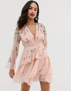 Ярусное платье мини с оборками и вышивкой ASOS DESIGN - Розовый