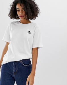 Белая футболка с небольшим логотипом adidas Originals Essential - Белый