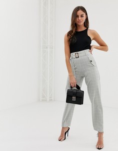 Серые брюки прямого кроя в клетку с ремнем на пряжке PrettyLittleThing - Черный