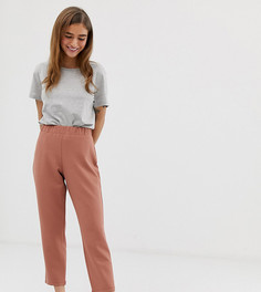 Суженные книзу брюки из трикотажного крепа без застежки ASOS DESIGN Petite - Розовый