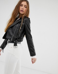 Черная укороченная куртка из искусственной кожи Bershka - Черный