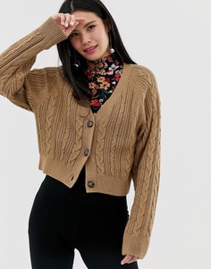 Бежевый укороченный кардиган вязки косами Monki - Бежевый