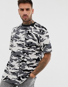 Серая oversize-футболка с камуфляжным принтом Bershka - Серый