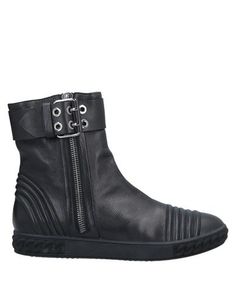 Полусапоги и высокие ботинки Casadei