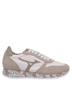Низкие кеды и кроссовки Mizuno
