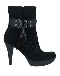 Полусапоги и высокие ботинки Guess